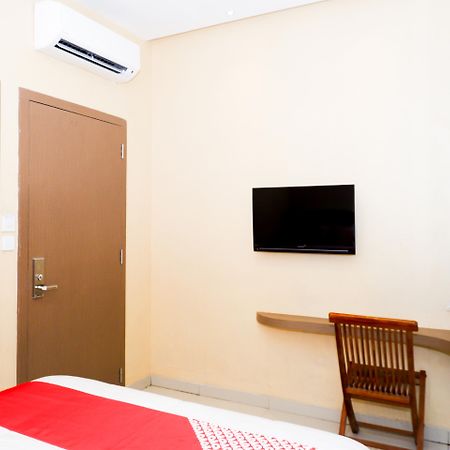 Oyo 379 Grand Mundu Hotel Семаранг Екстериор снимка