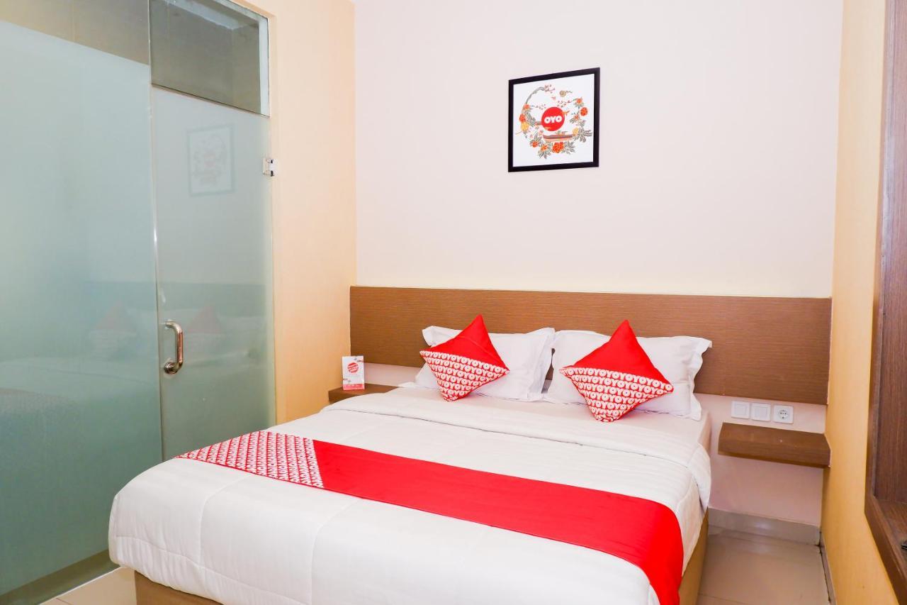 Oyo 379 Grand Mundu Hotel Семаранг Екстериор снимка