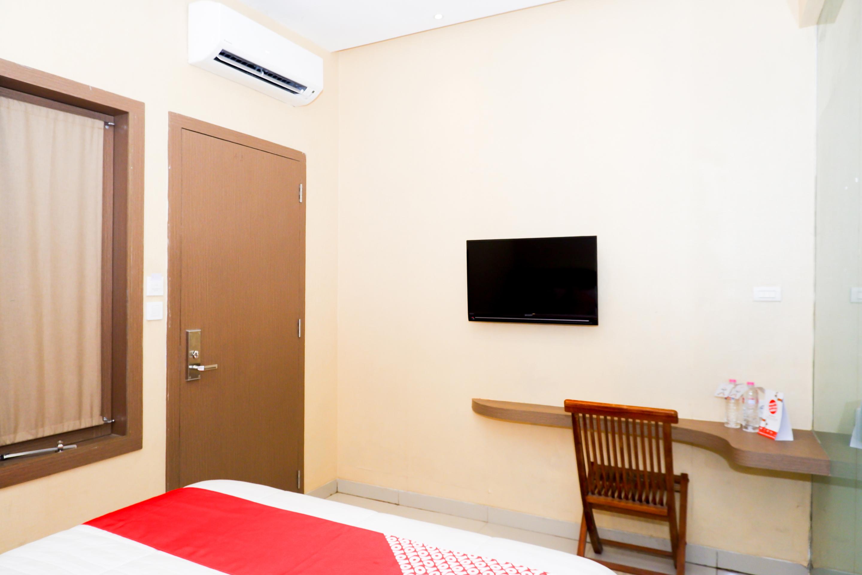 Oyo 379 Grand Mundu Hotel Семаранг Екстериор снимка