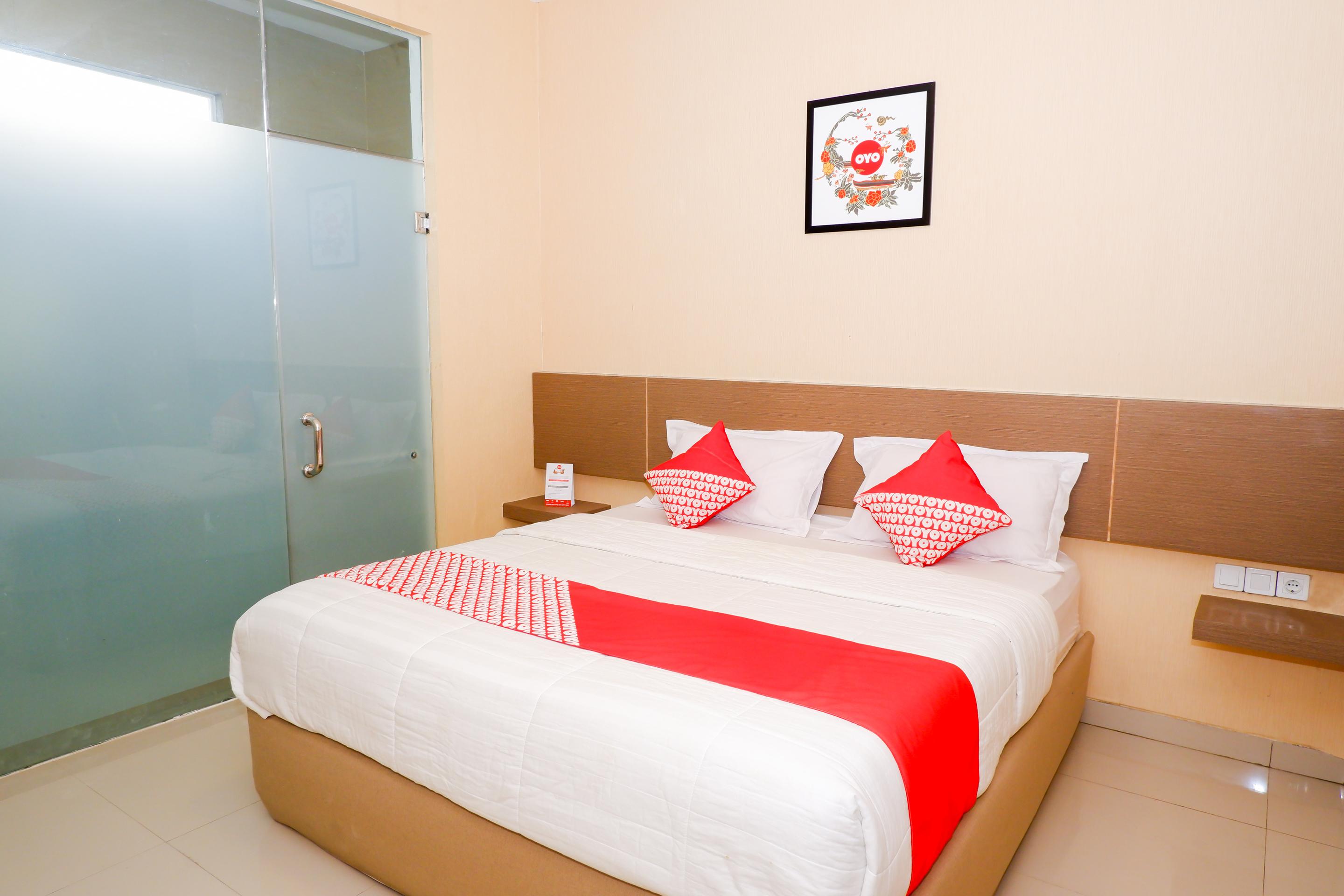 Oyo 379 Grand Mundu Hotel Семаранг Екстериор снимка