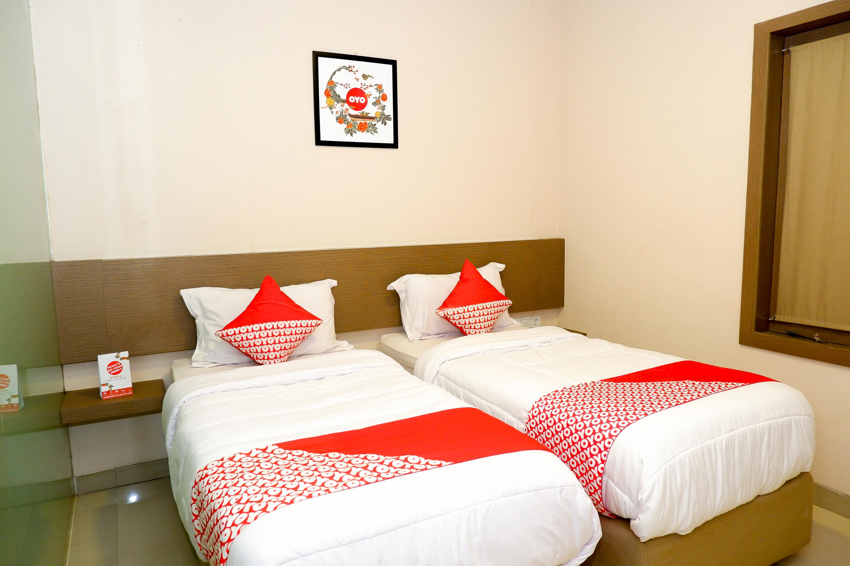 Oyo 379 Grand Mundu Hotel Семаранг Екстериор снимка