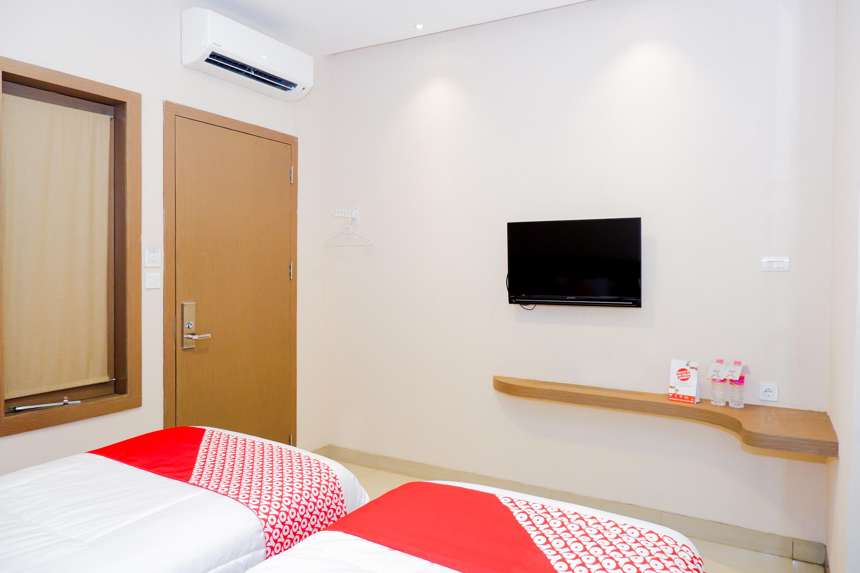 Oyo 379 Grand Mundu Hotel Семаранг Екстериор снимка