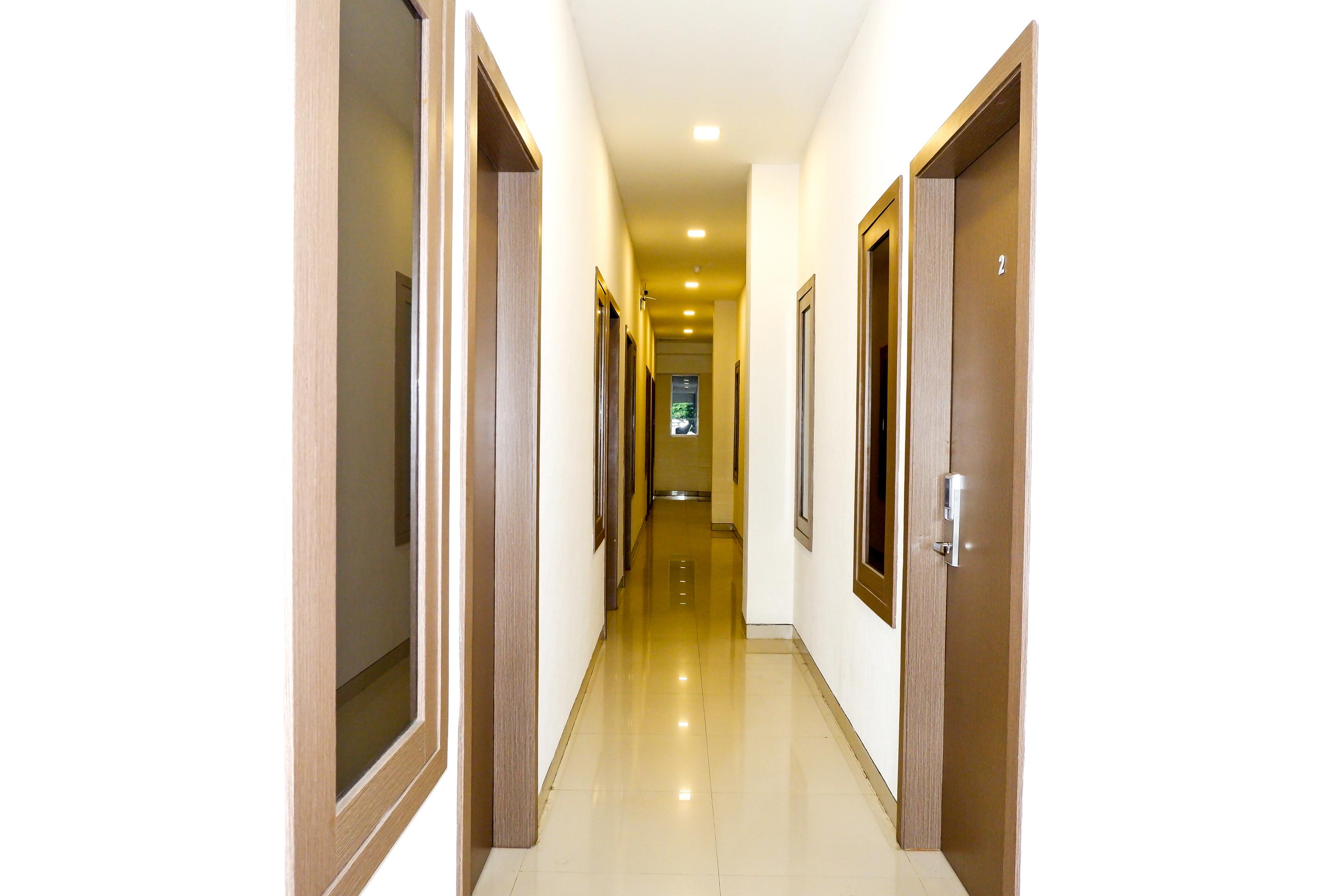 Oyo 379 Grand Mundu Hotel Семаранг Екстериор снимка