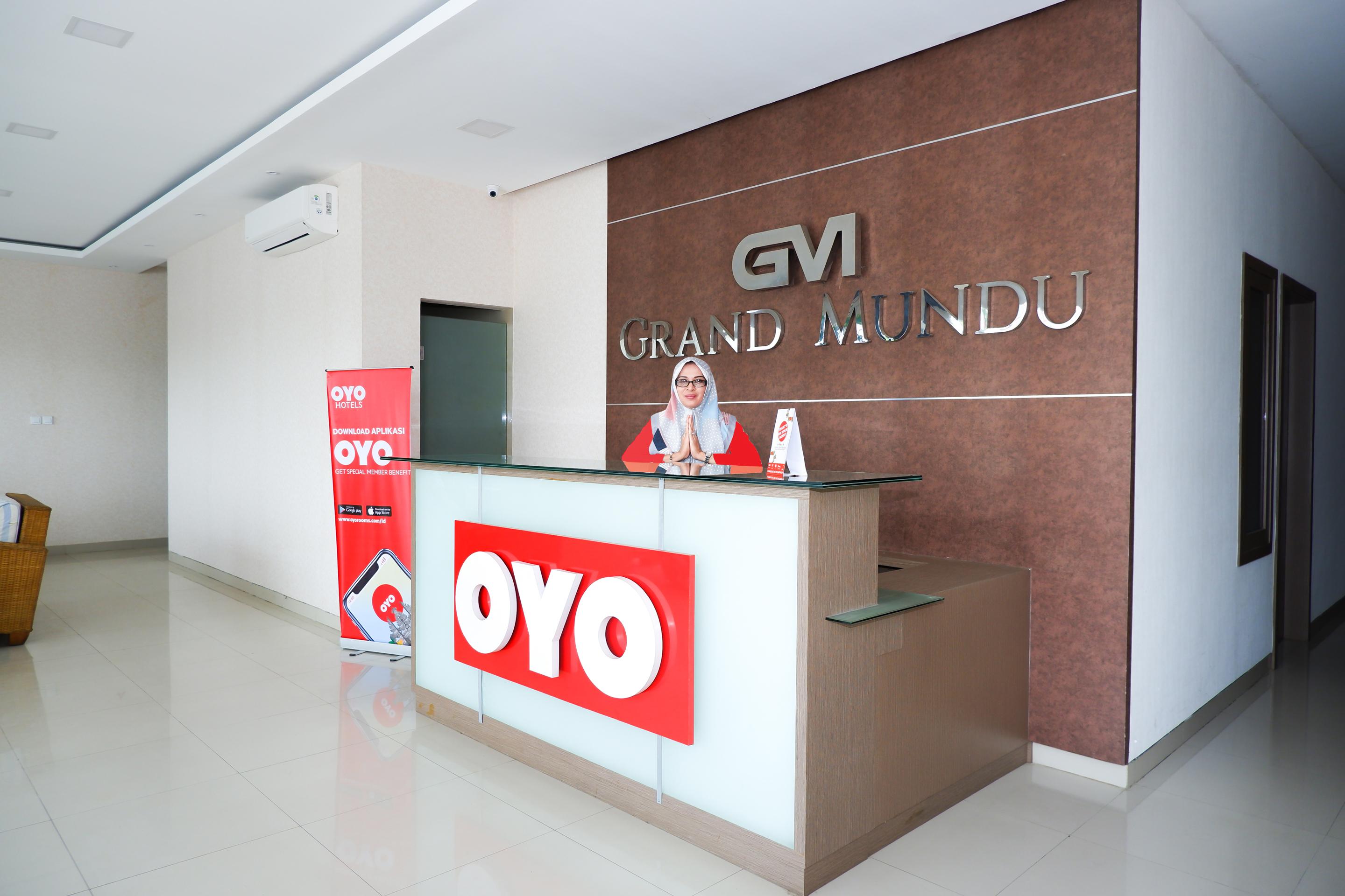 Oyo 379 Grand Mundu Hotel Семаранг Екстериор снимка