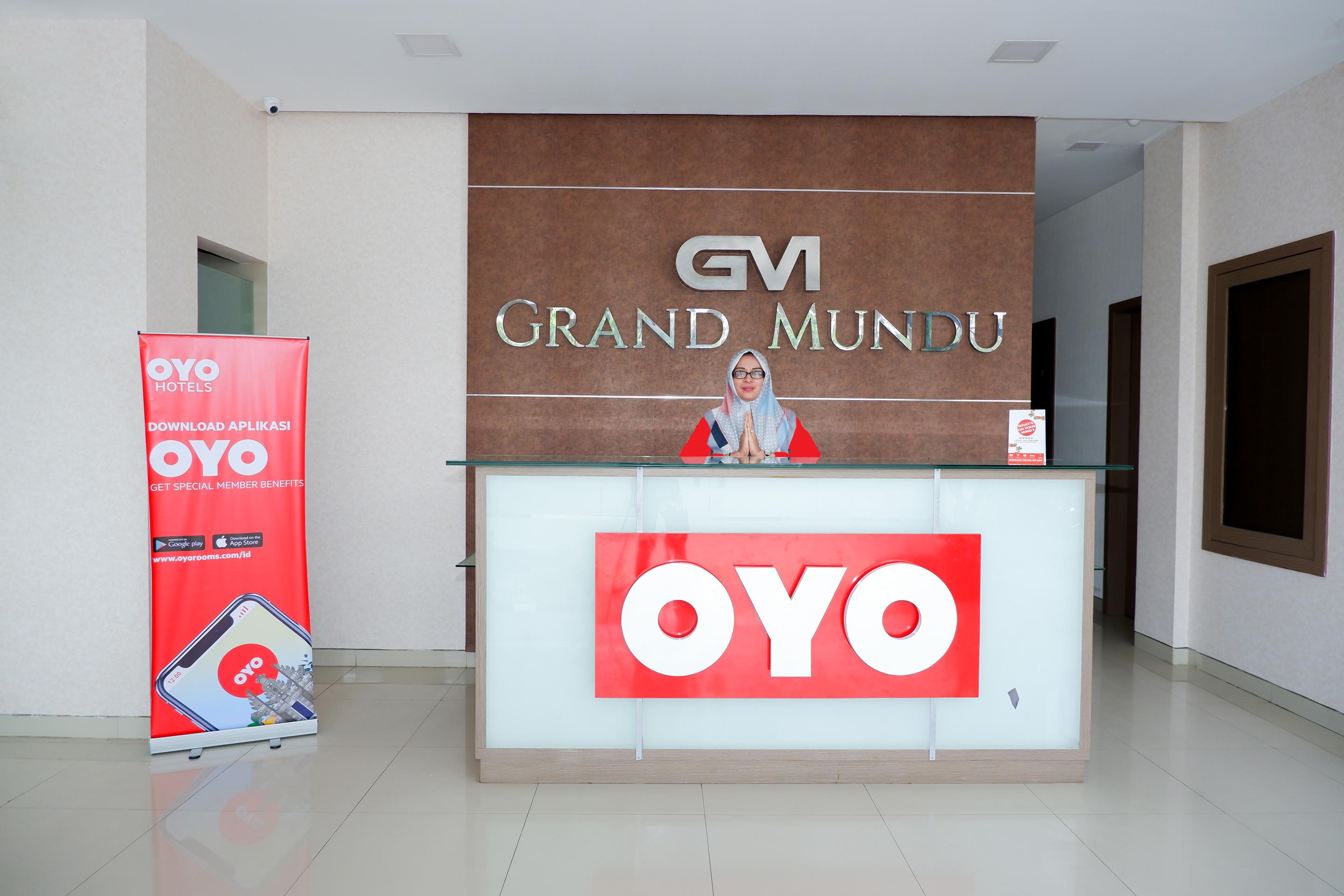 Oyo 379 Grand Mundu Hotel Семаранг Екстериор снимка