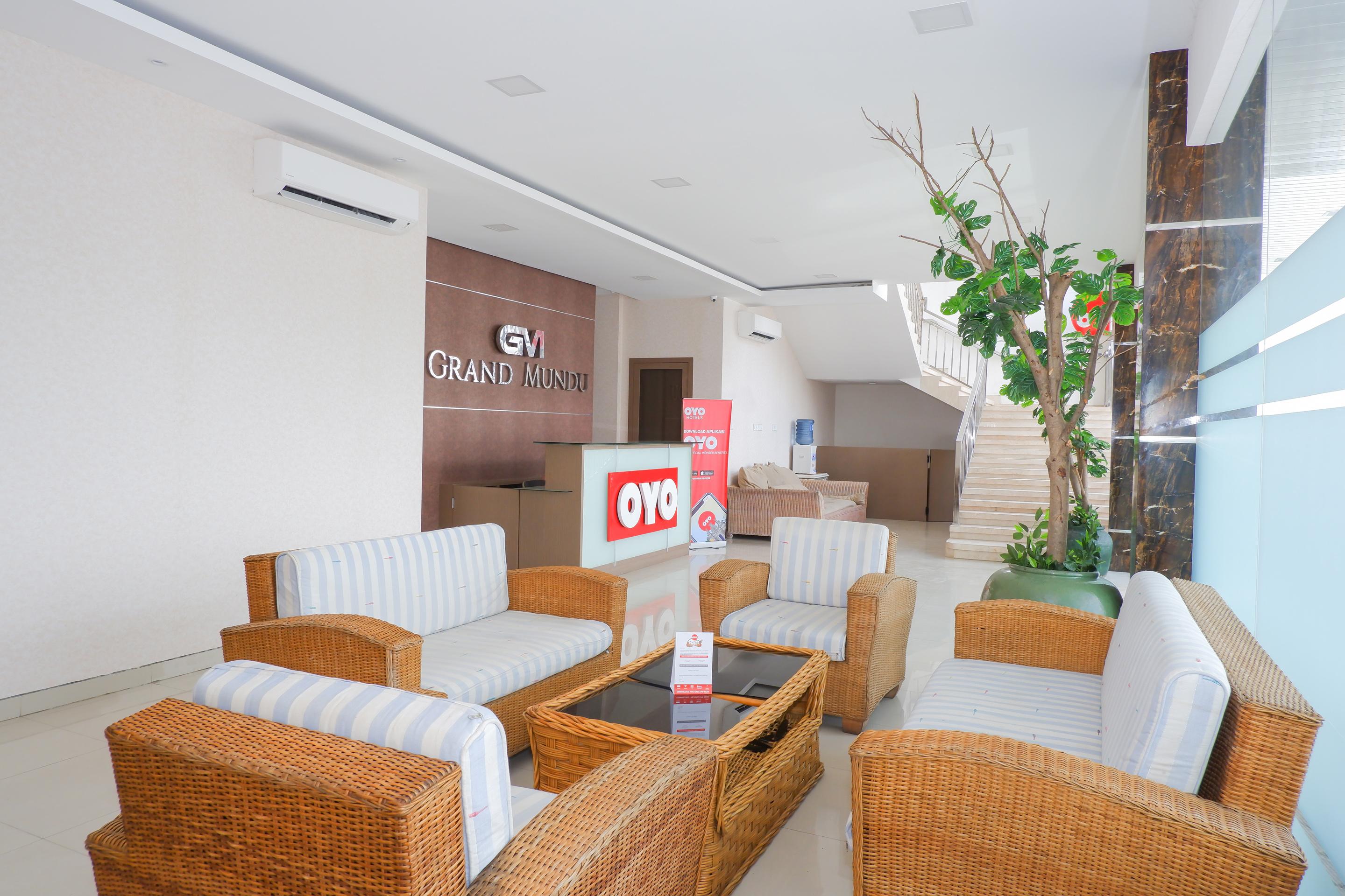 Oyo 379 Grand Mundu Hotel Семаранг Екстериор снимка